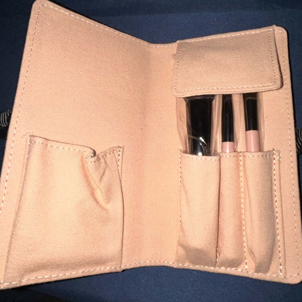 Gucci Travel Makeup 3 Piece Brush Set with Case New